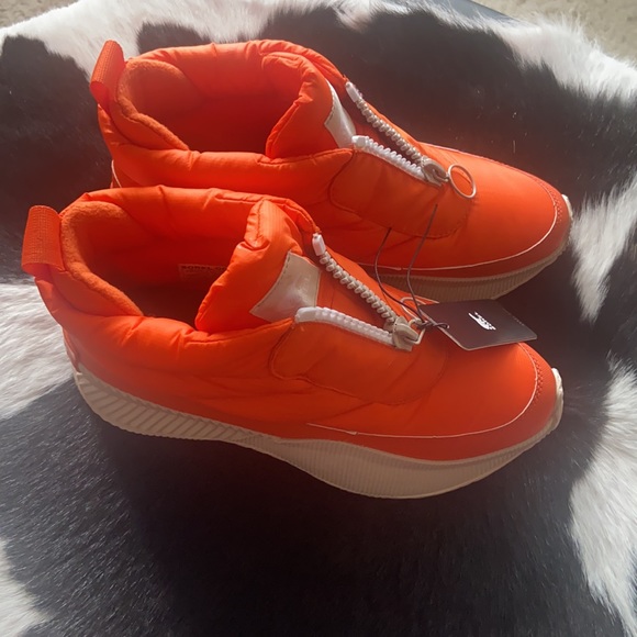 9 🔖 SOREL OUT N ABOUT III PUFFY ZIP WP Women's Outdoor Boot NEW Orange - Picture 11 of 16